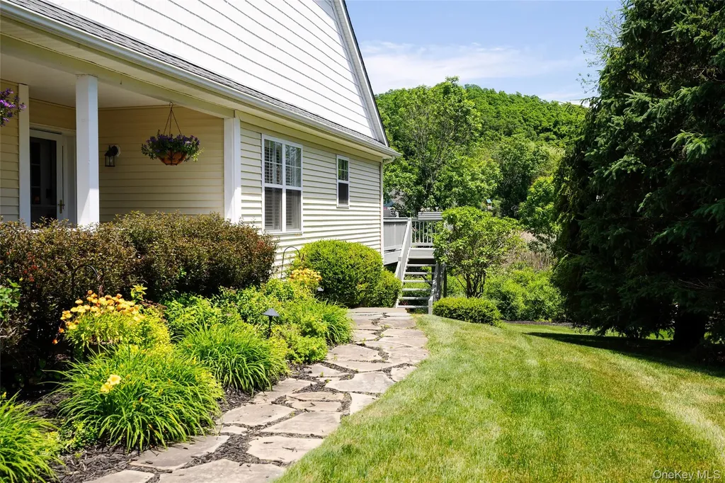 5 Equestrian Way Poughquag NY 12570