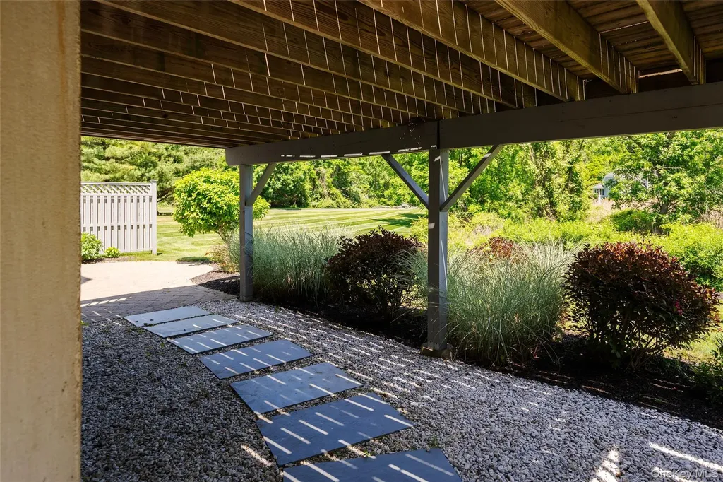 5 Equestrian Way Poughquag NY 12570
