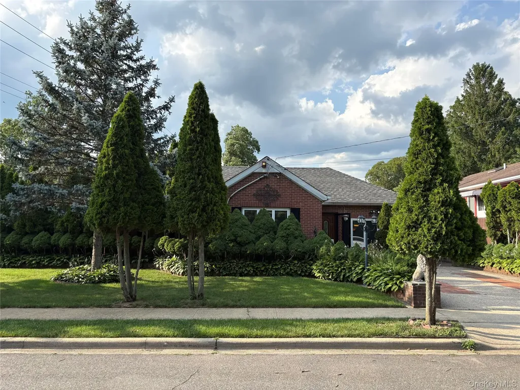 11 New York Avenue Massapequa NY 11758
