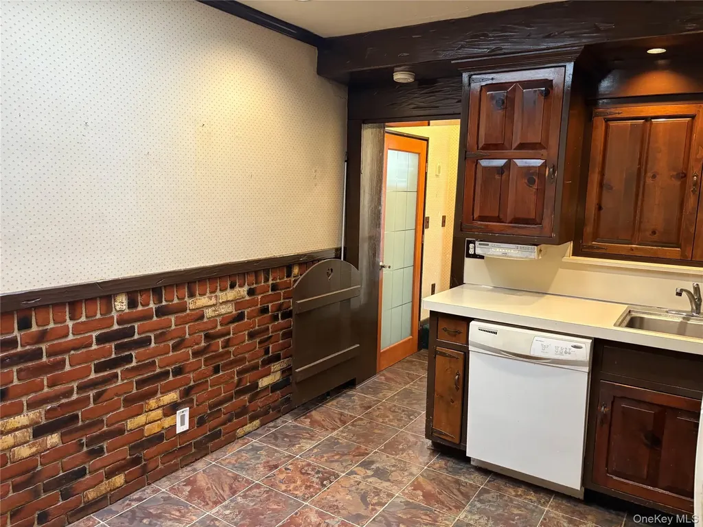 11 New York Avenue Massapequa NY 11758