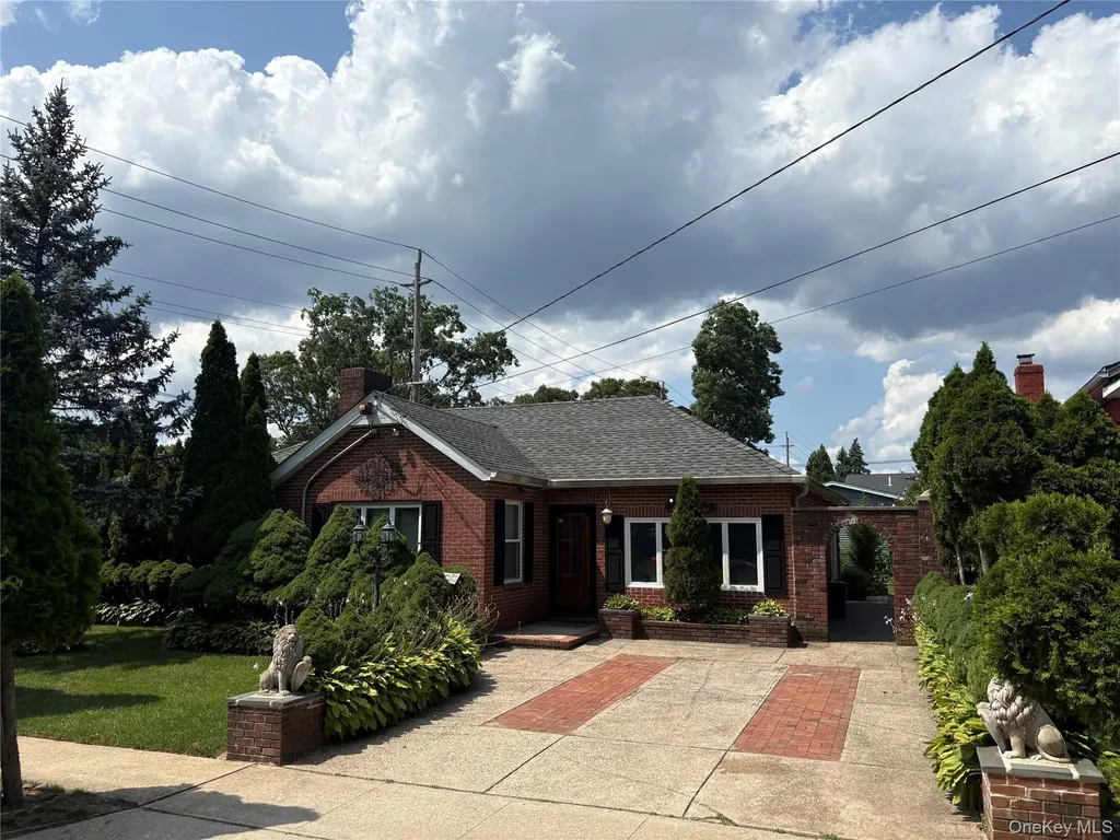 11 New York Avenue Massapequa NY 11758