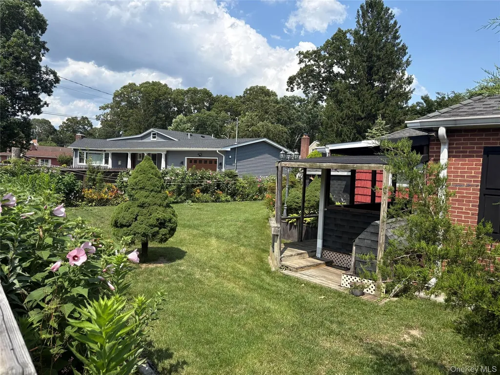 11 New York Avenue Massapequa NY 11758