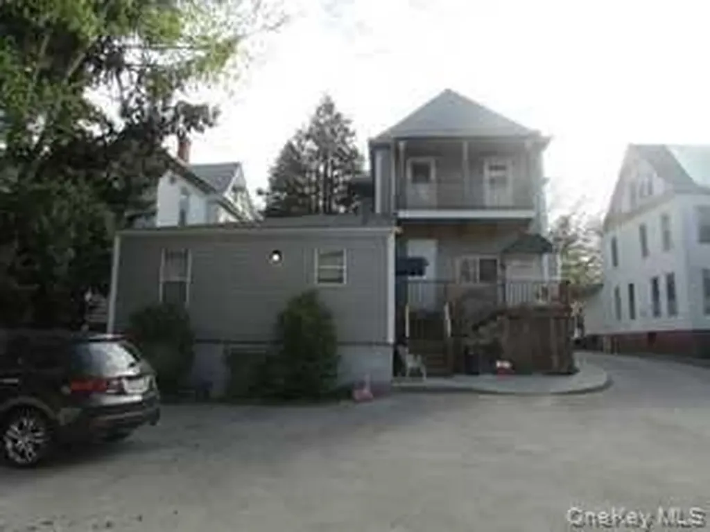 39 Hooker Apt 3 Avenue Poughkeepsie NY 12601