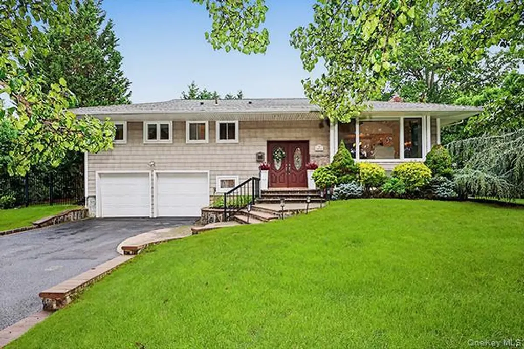 7 Beatrice Lane Old Bethpage NY 11804