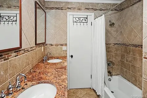 7 Beatrice Lane Old Bethpage NY 11804