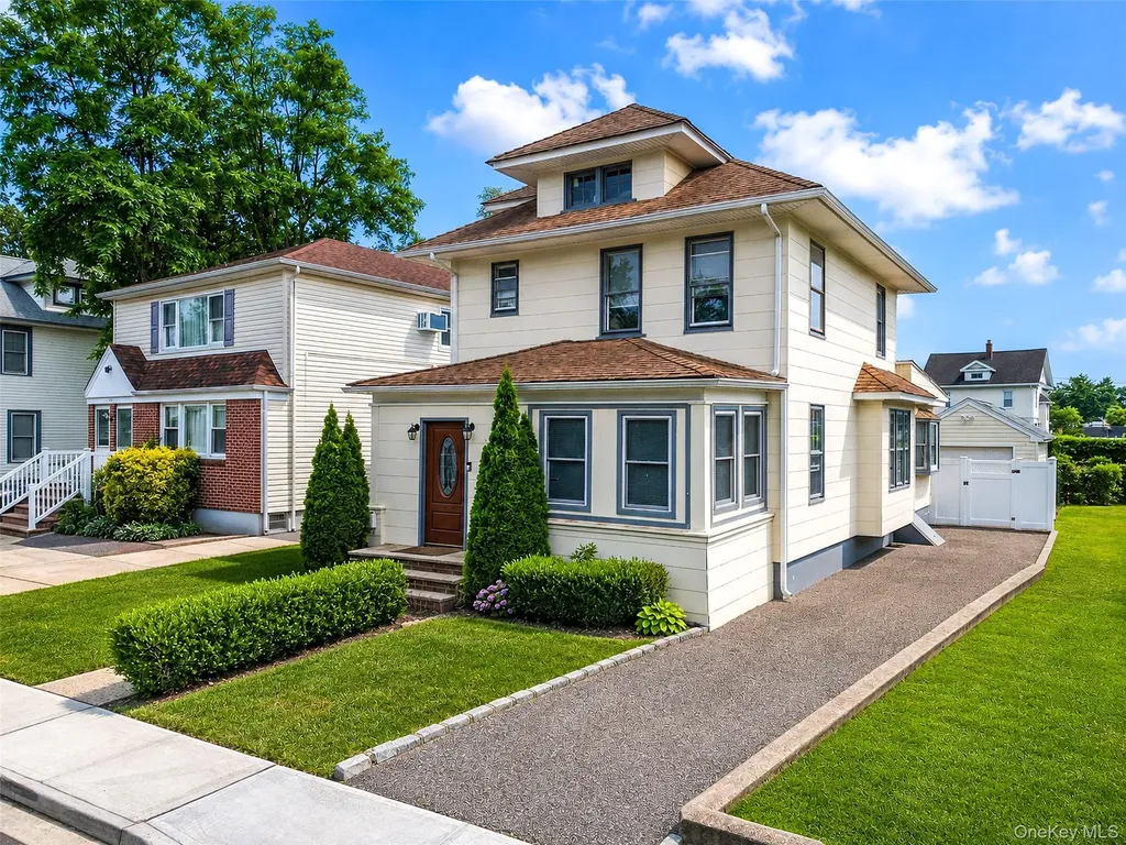 22 Devine Street Lynbrook NY 11563