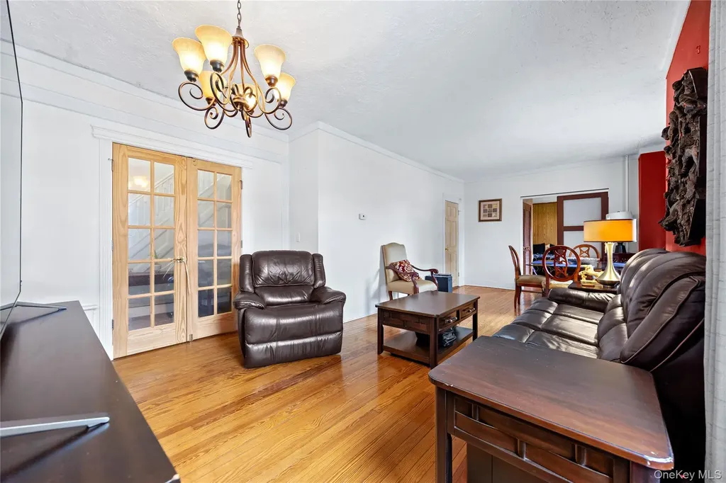 22 Devine Street Lynbrook NY 11563