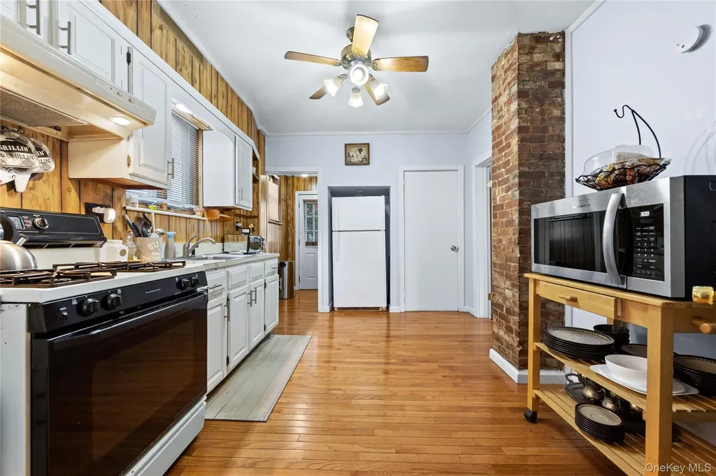 22 Devine Street Lynbrook NY 11563