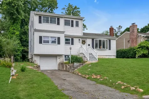 120 Glenwood Road Glenwood Landing NY 11547
