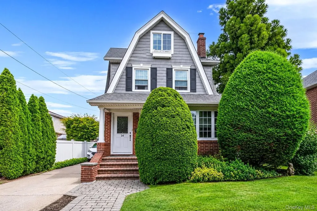 34 Drake Street Malverne NY 11565