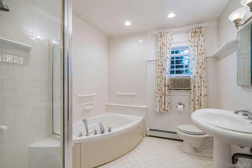 34 Drake Street Malverne NY 11565