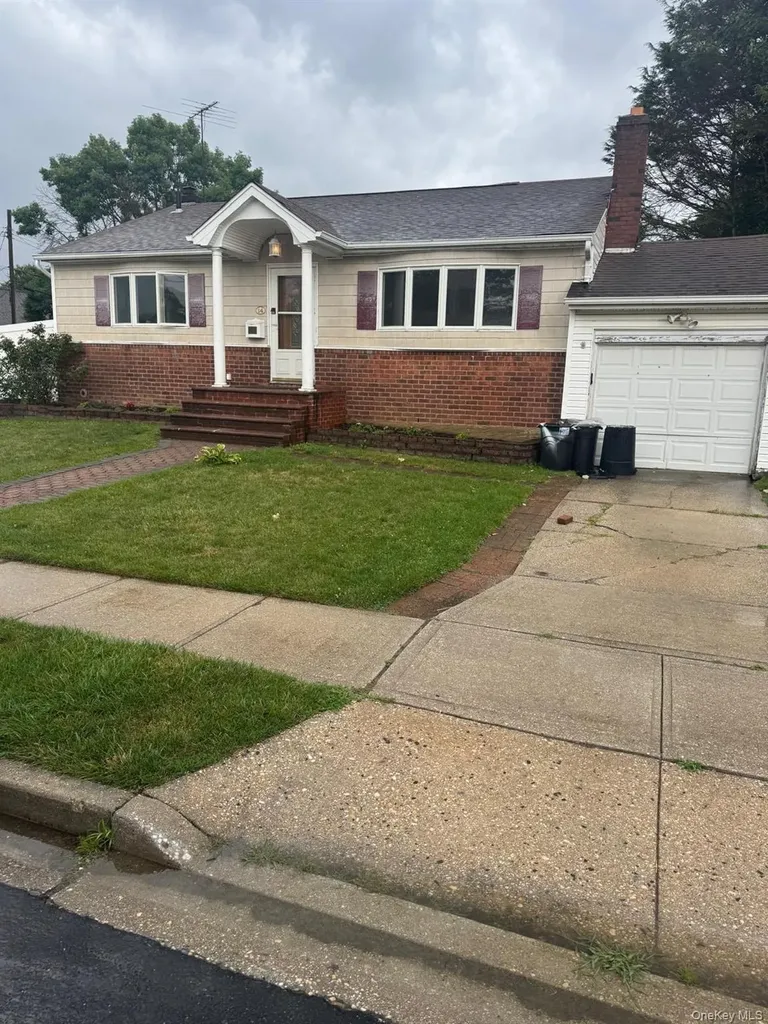 14 Larch Street Hicksville NY 11801