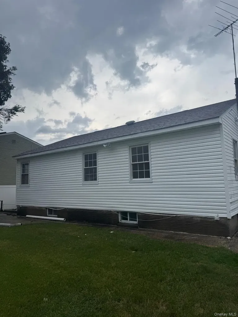 14 Larch Street Hicksville NY 11801