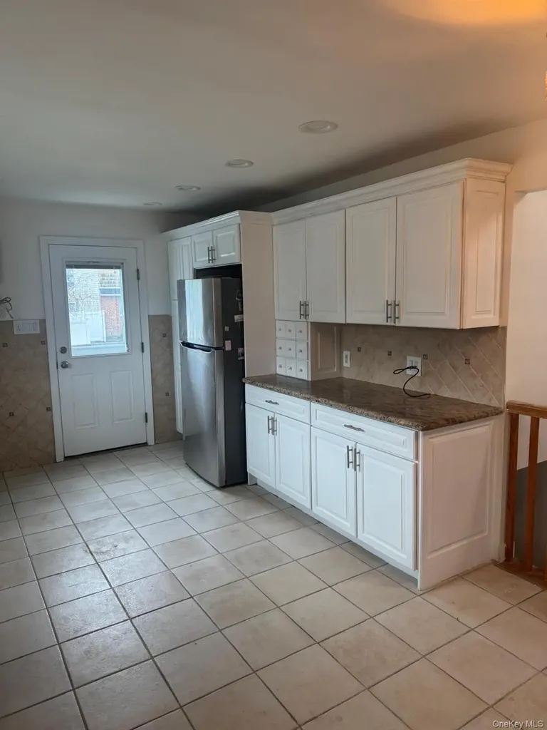14 Larch Street Hicksville NY 11801
