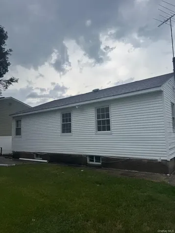 14 Larch Street Hicksville NY 11801