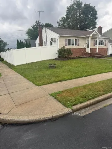 14 Larch Street Hicksville NY 11801
