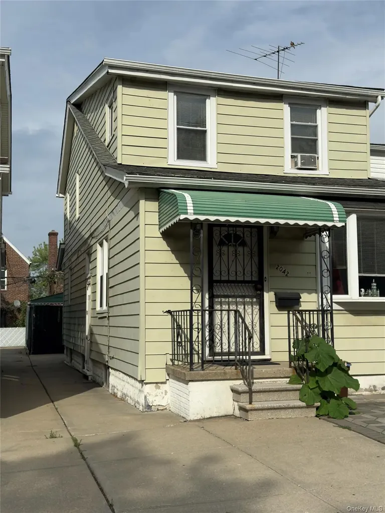 2042 Colonial Avenue Bronx NY 10461