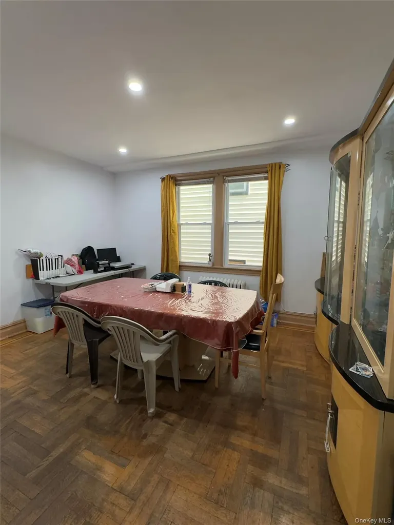 2042 Colonial Avenue Bronx NY 10461