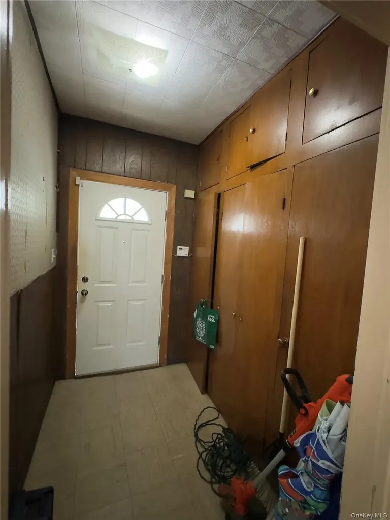 2042 Colonial Avenue Bronx NY 10461