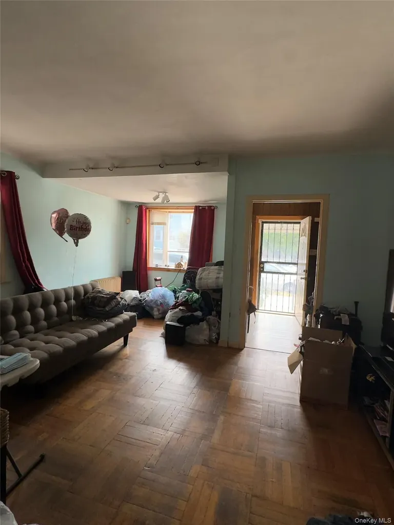 2042 Colonial Avenue Bronx NY 10461