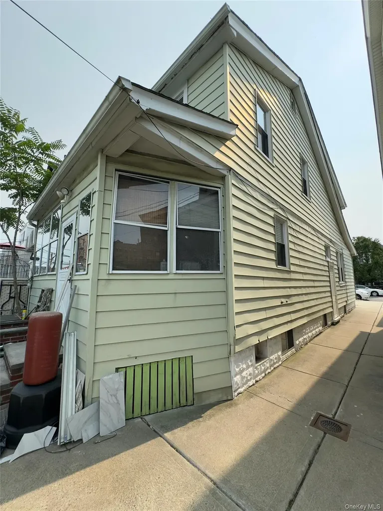 2042 Colonial Avenue Bronx NY 10461