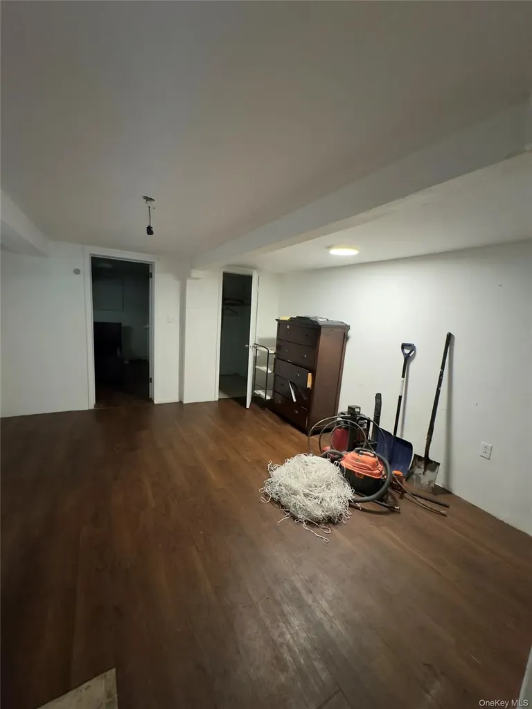 2042 Colonial Avenue Bronx NY 10461