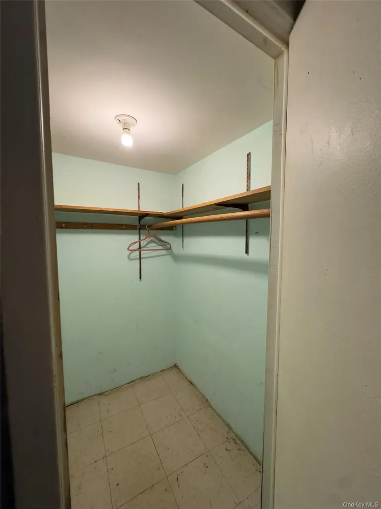 2042 Colonial Avenue Bronx NY 10461