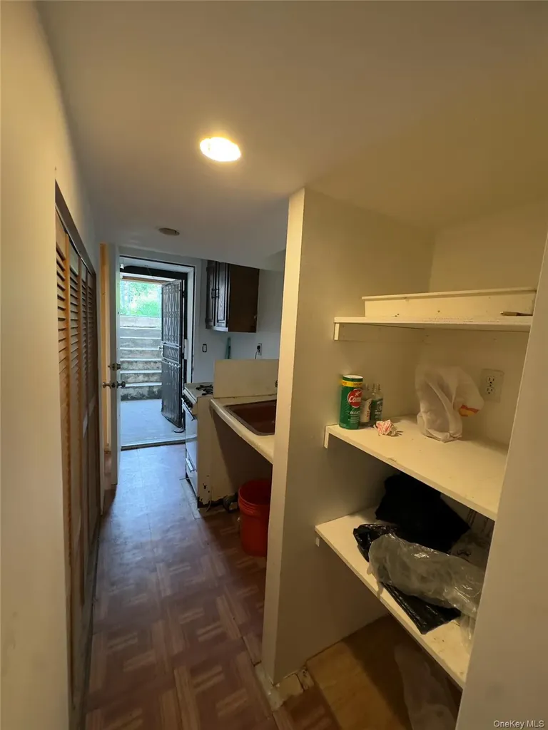 2042 Colonial Avenue Bronx NY 10461