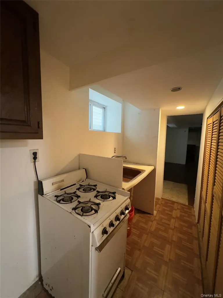 2042 Colonial Avenue Bronx NY 10461