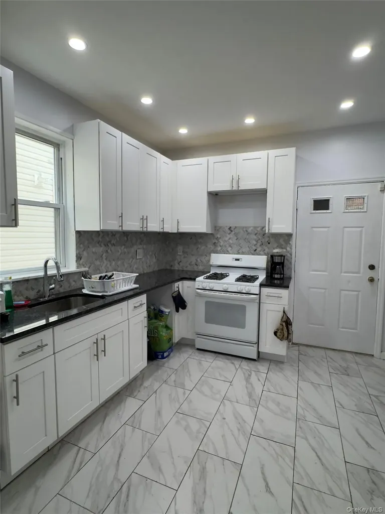 2042 Colonial Avenue Bronx NY 10461