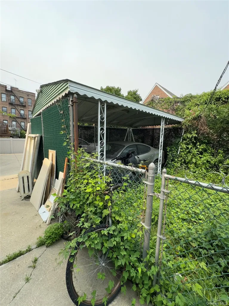 2042 Colonial Avenue Bronx NY 10461