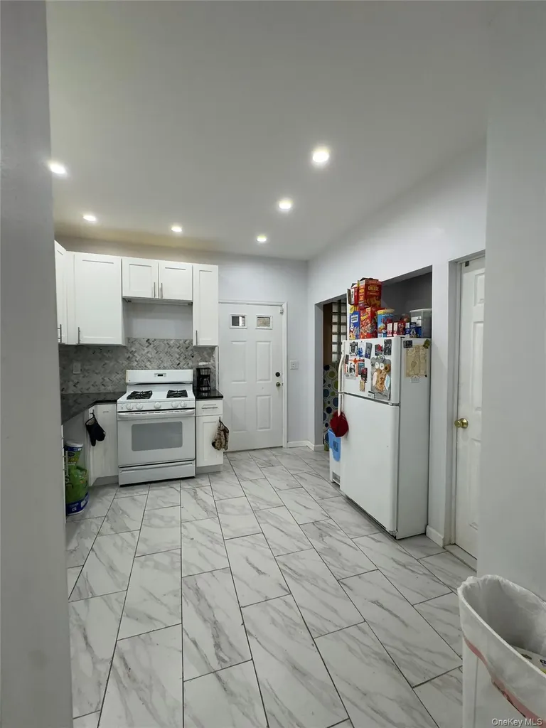 2042 Colonial Avenue Bronx NY 10461