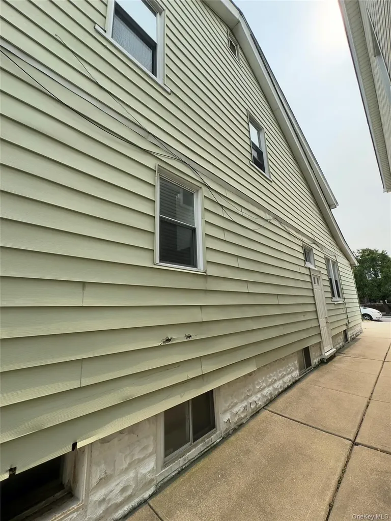 2042 Colonial Avenue Bronx NY 10461