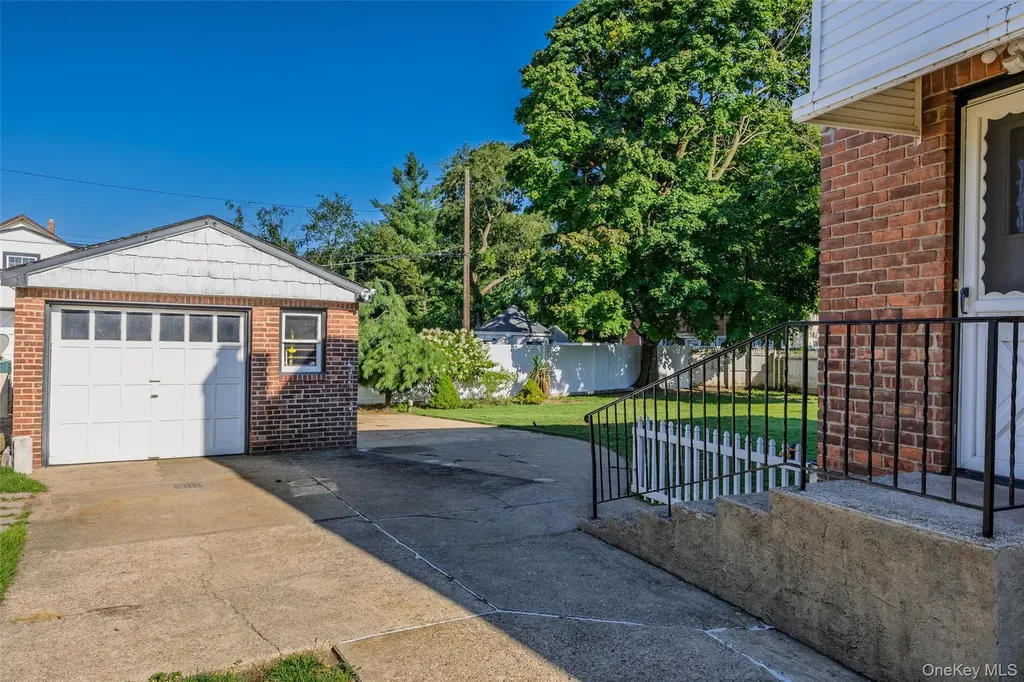6 Grenville Court East Rockaway NY 11518