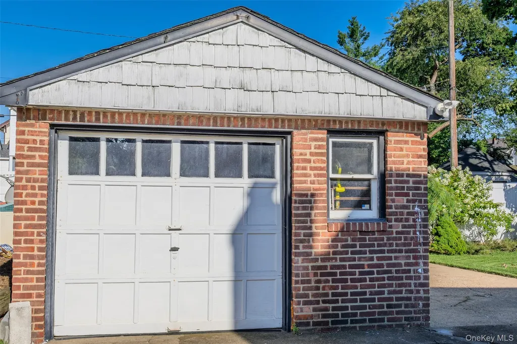 6 Grenville Court East Rockaway NY 11518