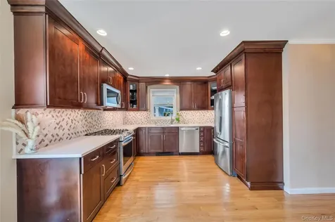 5 Sunset Avenue Farmingdale NY 11735