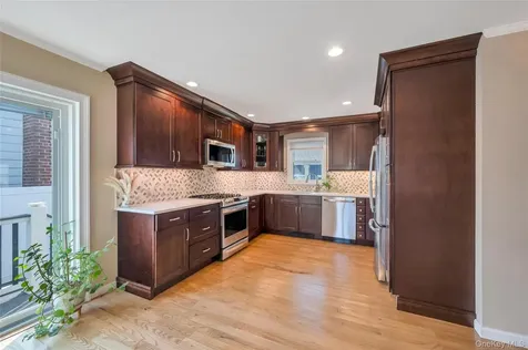 5 Sunset Avenue Farmingdale NY 11735