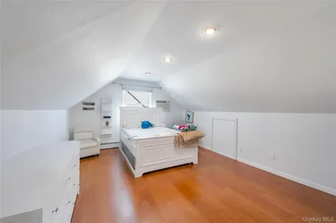 5 Sunset Avenue Farmingdale NY 11735