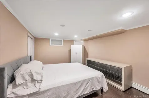 5 Sunset Avenue Farmingdale NY 11735