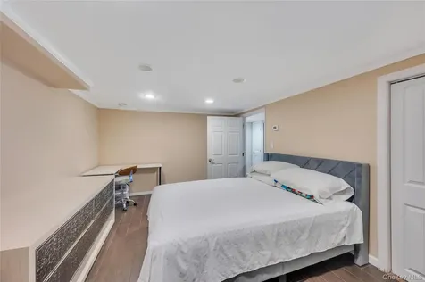 5 Sunset Avenue Farmingdale NY 11735