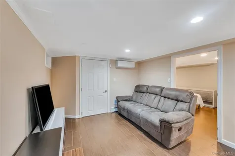5 Sunset Avenue Farmingdale NY 11735