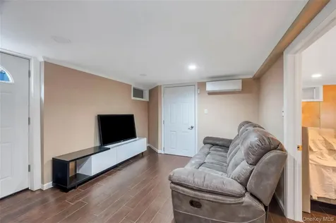 5 Sunset Avenue Farmingdale NY 11735