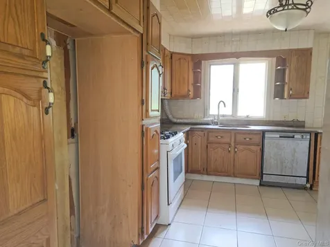 4 Broadfield Place Glen Cove NY 11542