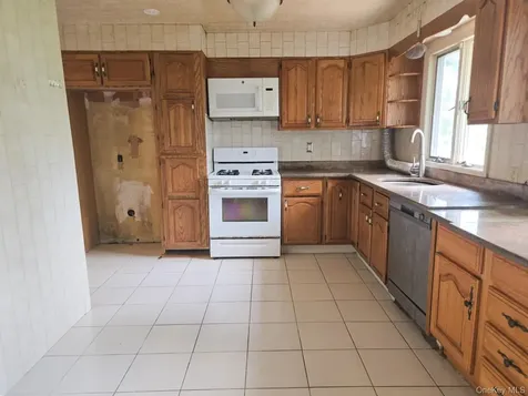 4 Broadfield Place Glen Cove NY 11542