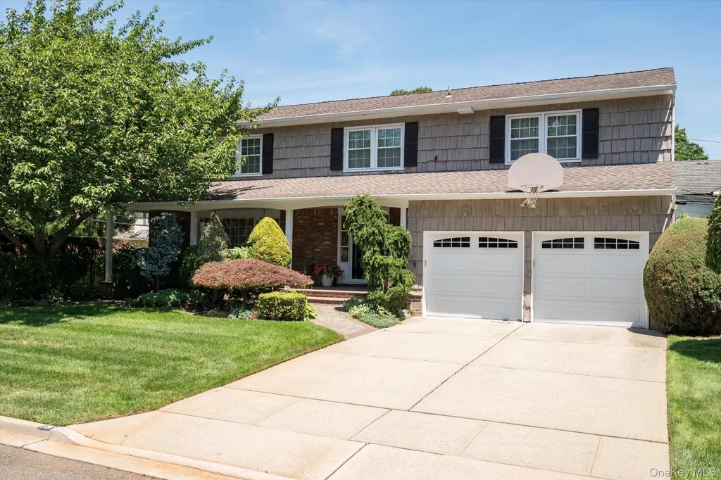 15 Huber Court Rockville Centre NY 11570