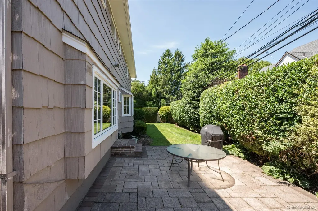 15 Huber Court Rockville Centre NY 11570