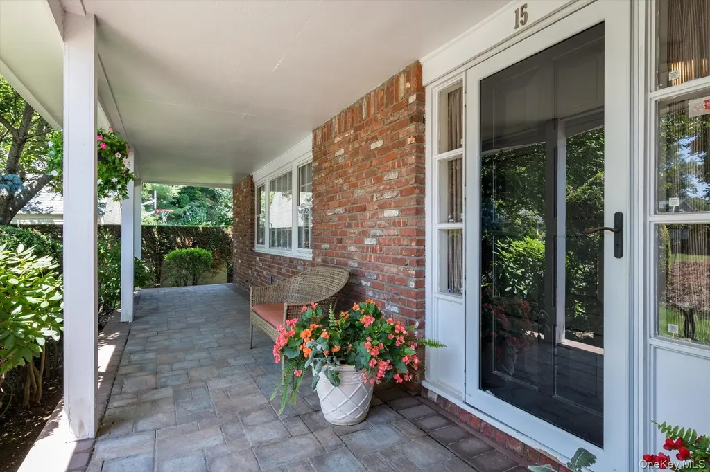 15 Huber Court Rockville Centre NY 11570