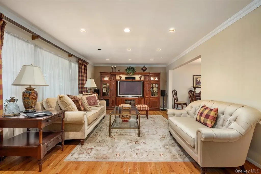 15 Huber Court Rockville Centre NY 11570