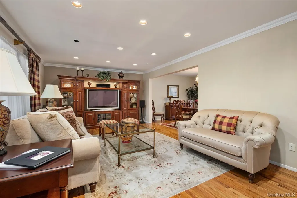 15 Huber Court Rockville Centre NY 11570