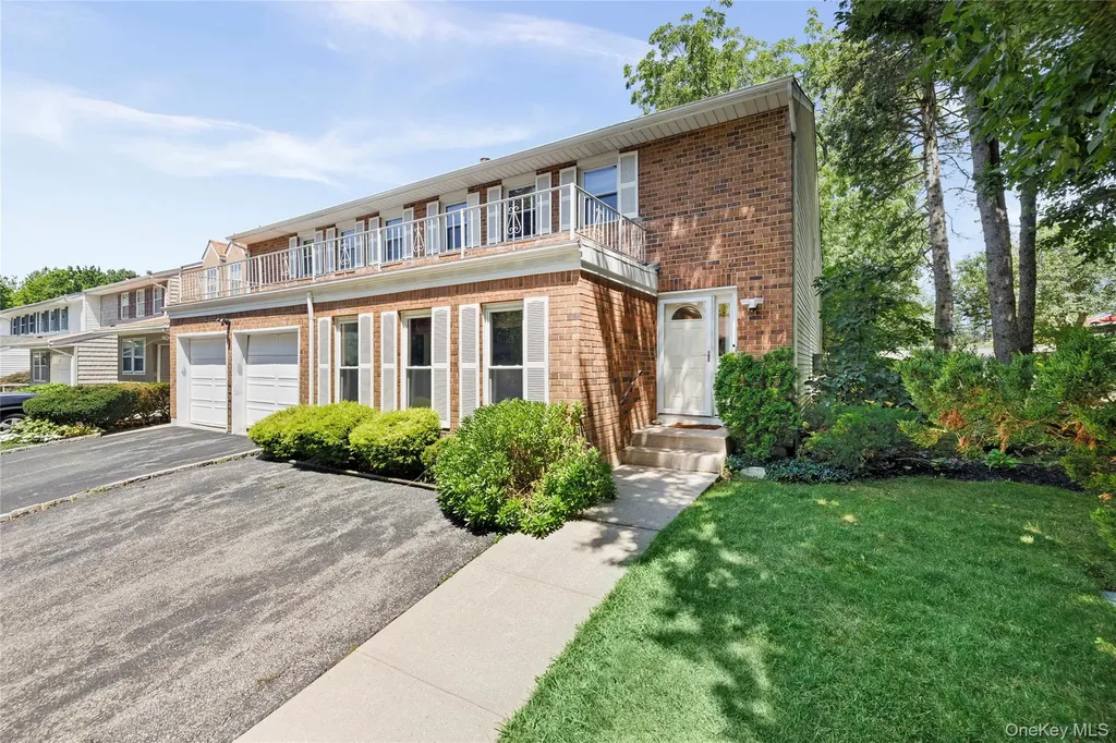 26 Jennings Lane Woodbury NY 11797
